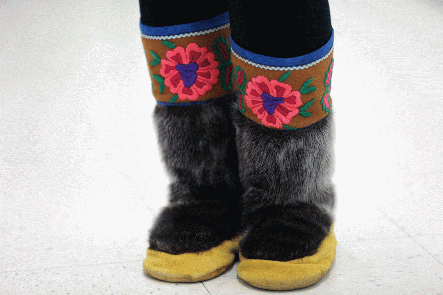 Seal skin mocassin boots called Kamkis