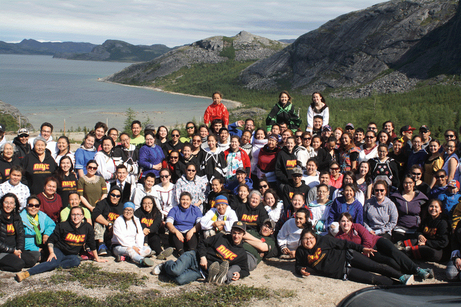Group of 40-60 people all posing for a photo